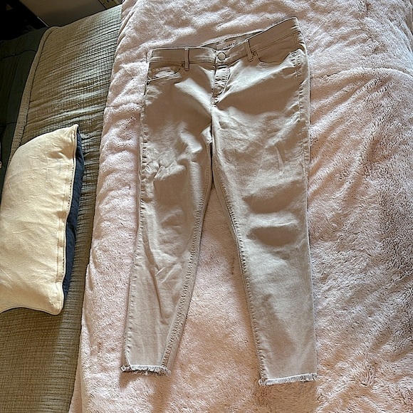 Loft. Crop denim. - Picture 1 of 6